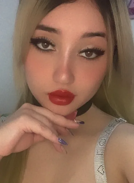 One of the girls you can browse on GoMeet1v1 before calling